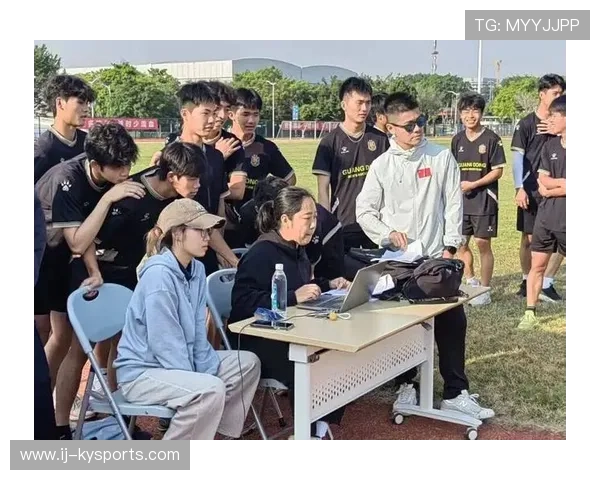 琑员如何通过体能训练提升比赛后段表现，运动员体能训练个人总结
