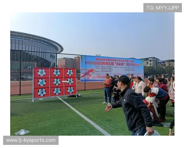 俱乐部推动社区足球设施共享提升市民参与体育的便利性(152 )